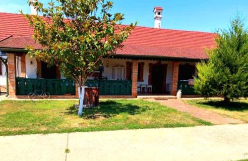 Kaba Apartment | Betyár-Lak