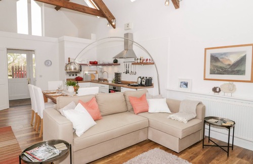Penisarwaun Cottage | BEUDY HYWEL, pet friendly, character holiday cottage in Llanrug