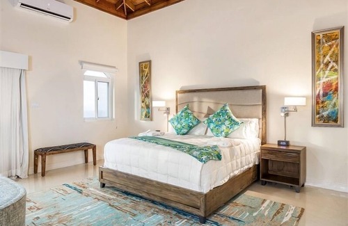 St.Bran's Burg Apartment | Beyond The Sea Wave - King Ocean View (upper level)