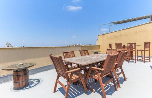 Moutazah Apartment | Beytna - Classy 3-BR Apartment & Terrace in Mansourieh