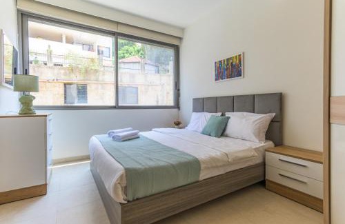 Moutazah Apartment | Beytna - Classy 3-BR Apartment & Terrace in Mansourieh