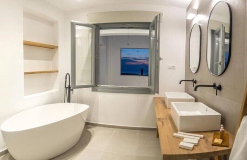 Kini Apartment | BH782 - C - Suite Syros