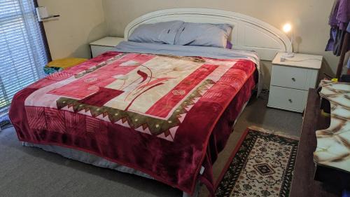 Bidwill House | BIDWILL GARDENS ON MIDDLETON - 2 Rooms A Private Room with a King-Size Bed or Open Lounge Room Floor Mattress SHARED Bathroom FREE Kitchen Essentials FREE Laundry Facilities Fast NBN WIFI HDTV NETFLIX, YOUTUBE, KAYO Meal and Transport Service Available