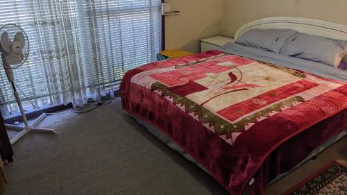 Bidwill House | BIDWILL GARDENS ON MIDDLETON - 2 Rooms A Private Room with a King-Size Bed or Open Lounge Room Floor Mattress SHARED Bathroom FREE Kitchen Essentials FREE Laundry Facilities Fast NBN WIFI HDTV NETFLIX, YOUTUBE, KAYO Meal and Transport Service Available