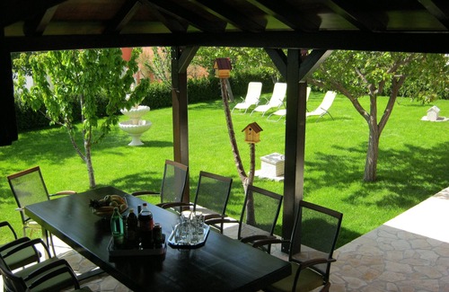 Kastel Sucurac Apartment | Big apartment with garden, BBQ, massage pool and fun park