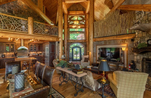 Sugar Mountain House | Big Bear Lodge at Eagles Nest - home with hot tub and breathtaking Views