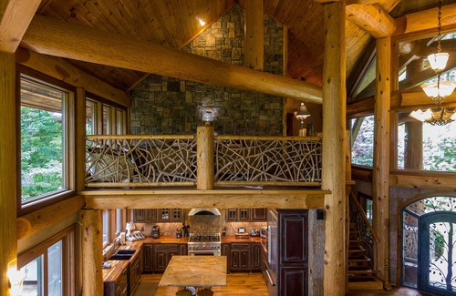 Sugar Mountain House | Big Bear Lodge at Eagles Nest - home with hot tub and breathtaking Views