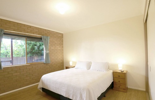 Eden Cottage | Big Bimil: 4 bedroom, pet friendly fenced yard