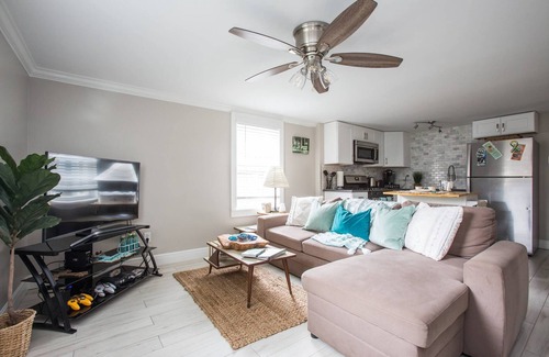 Central Carrollton Association Apartment | Big Blue in the Big Easy