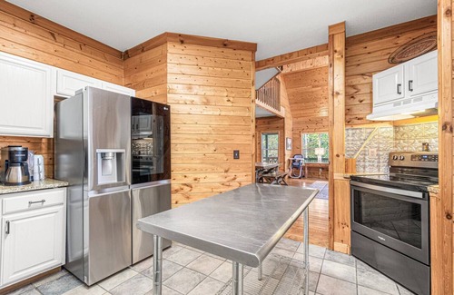 Townsend Cabin | Big Lodge* River Access * 11 beds *Sleeps 22*