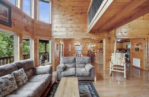 Pigeon Forge House | Big Mack Lodge - mountain views close to Dollywood