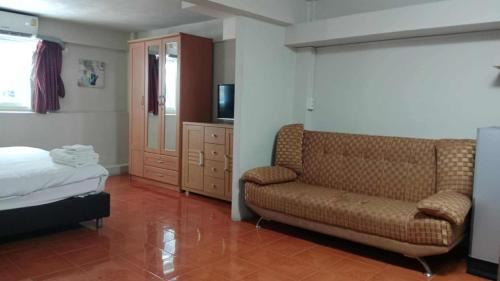 Nong Chaeng Hotel | Big Moose Pattaya