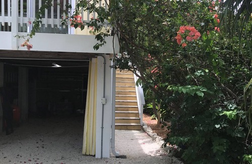 Eden Pines House | Big Pine Key Paradise Canal front fenced yard.