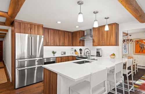 Aspen Condo | Big Savings, More Nights! 15% off 3 night stays thru Dec 14