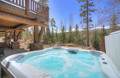 The Highlands House | Big Timber Lodge - Views Galore, Private Hot Tub!