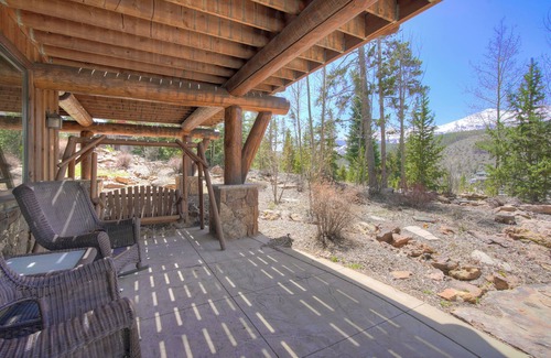 The Highlands House | Big Timber Lodge - Views Galore, Private Hot Tub!