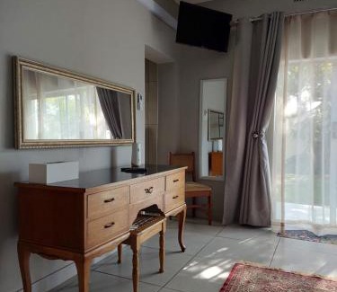 Brits House | Big Tree Guesthouse Brits