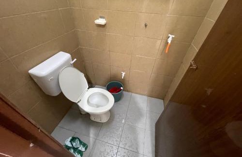 Gua Hotel | Bilik 3 Katil Single Aircond Pekan