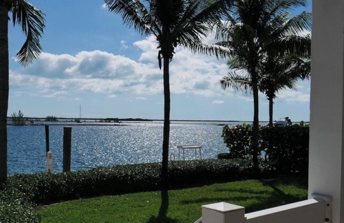 Alice Town House | Bimini Island House @Resorts World Bimini enclave with private floating dock