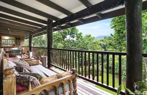 Brinsmead House | Bindi Treehouse - Elevated Pole Home