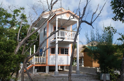 Caye Caulker Cottage | Birdhouses Hummingbird is a very unique place in the sunset side of the island.