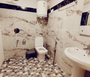 Srechan House | Birdsong 5BR Stay with Riverside by Homeyhuts