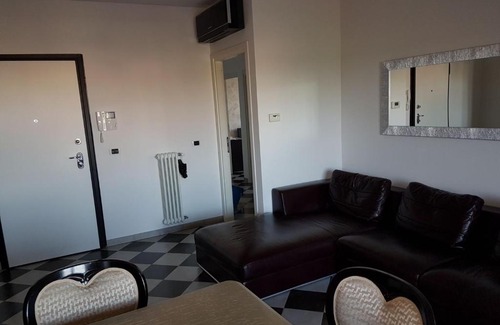 Granarolo dell'Emilia Apartment | Black and white Apartment