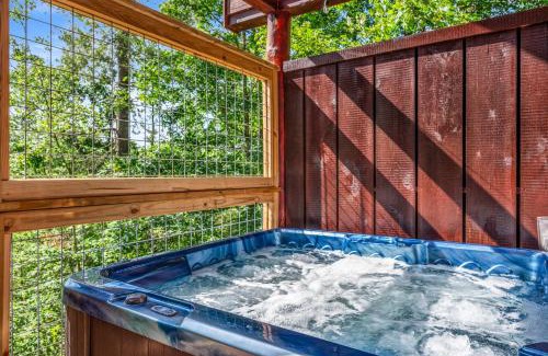 Pigeon Forge House | Black Bear Hibernation - A Gorgeous Smoky Mountain Cabin with Mountain Views