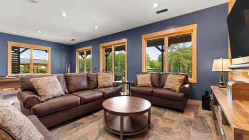 Lake Norman of Catawba House | Black Bear Lodge by AvantStay Lakefront Dock Pool Theater Sleeps 20