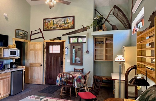 Hill City Cabin | Black Hills Home Cabins—ELOOSIVE MOOSE—in Hill City, near Lake, Mickelson Trail!