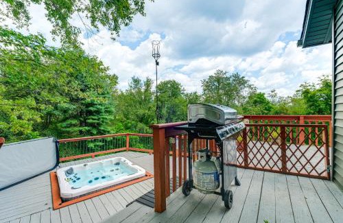 Blacksburg House | Blacksburg Hideaway with Hot Tub about 5 Mi to Campus!