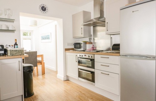 Crantock Cottage | BLACKSMITHS COTTAGE, pet friendly, with open fire in Crantock