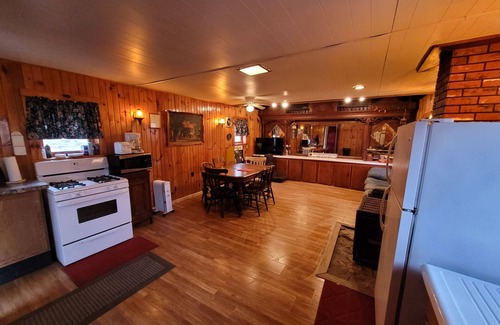 Viola Cabin | Blakley Hobbit Large Cabin