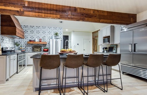 Blanco Cabin | Blanco Valley Lodge - luxury home & guest house. River house, pool & game room.