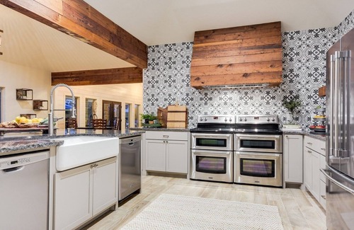 Blanco Cabin | Blanco Valley Lodge - luxury home & guest house. River house, pool & game room.