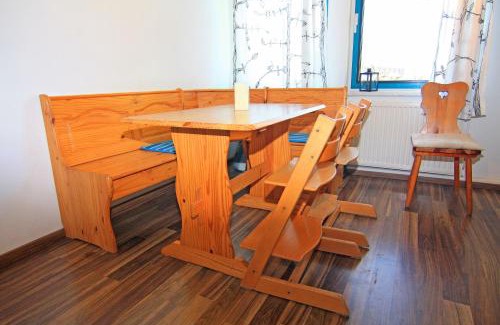 Klein Labenz House | Blauer Bungalow am See mit Boot