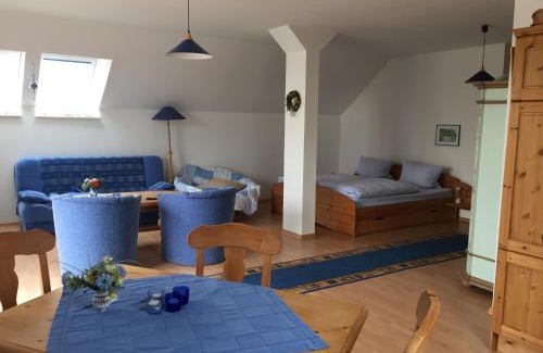 Satow Apartment | Blauer Salon