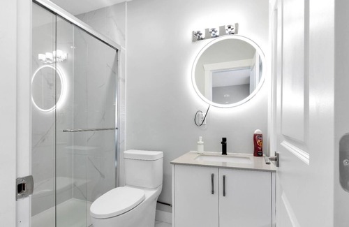 Surrey Newton House | Blend of modern and cozy charm.
