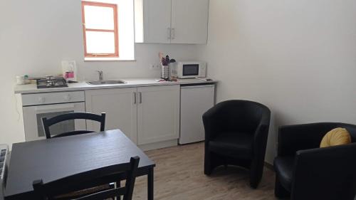 Mantilly House | Bleu - 3 star small gite with hot tub and heated pool