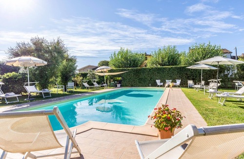 Lucca Apartment | "Bleu" apartment with swimming pool, Villa Gabriella