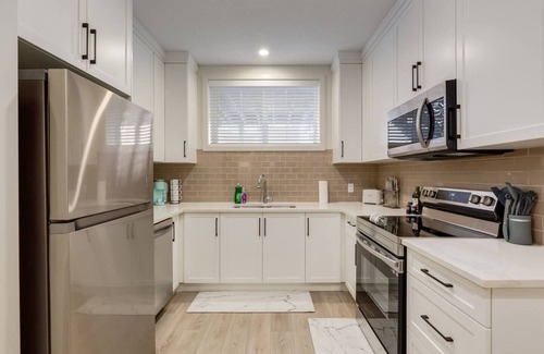 Cochrane Apartment | "Bliss" 1 Bdrm lower suite in Cochrane!