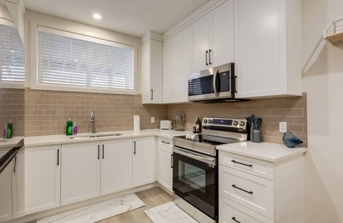 Cochrane Apartment | "Bliss" 1 Bdrm lower suite in Cochrane!