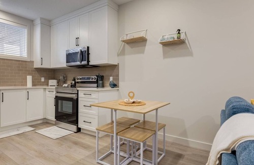 Cochrane Apartment | "Bliss" 1 Bdrm lower suite in Cochrane!