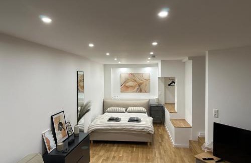 Schierstein Apartment | BLISS - Arbeitsplatz, Docking Station, Netflix