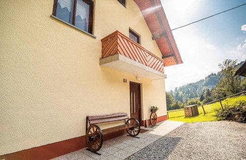 Vidrga House | Bloomfield Retreat Country House with Sauna - Three Bedroom Country House