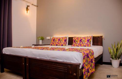 Polhena Bed & Breakfast | Blooming polhena