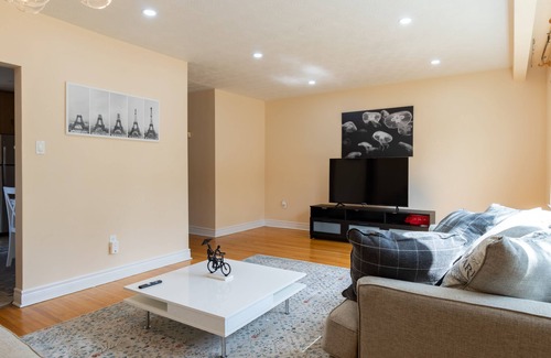 Etobicoke House | Bloor Paradise - 4 bed/2 bath + Parking & Wi-fi