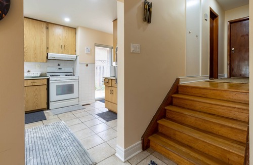 Etobicoke House | Bloor Paradise - 4 bed/2 bath + Parking & Wi-fi