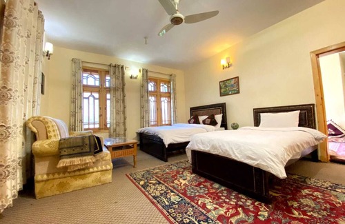 Gilgit Hotel | Blossom Guest House Gilgit