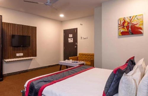 HITEC City Hotel | Blossoms Room M Hotel- Free Early Check in- Opp Hitex Charminar Arch